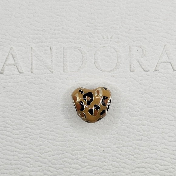 ❤️ Authentic Pandora SPOTTED HEART CHARM - Picture 2 of 6